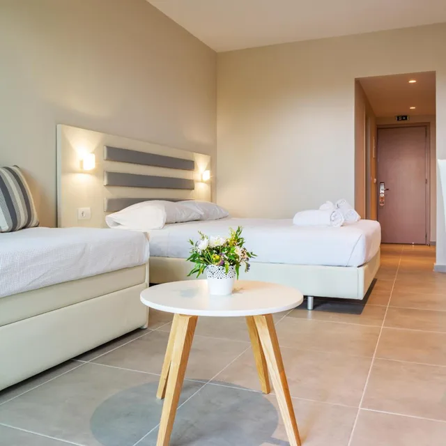 غرفة ثلاثية، Cnic Gemini Hotel 7/7