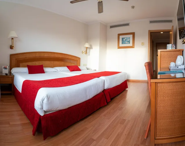 غرفة بسرير مزدوج بشرفة، Senator Marbella Spa Hotel 2/4