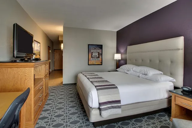 غرفة ديلوكس بسرير كينج، Drury Inn and Suites Albuquerque North 2/5