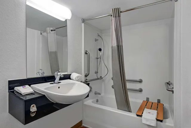 2 Full Beds - ADA/Tub، Motel6 Cutler Bay, FL - Miami 4/5