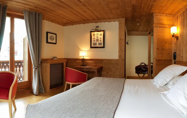 غرفة بسرير مزدوج بإطلالة على الجبل، Auberge Du Manoir 2/6