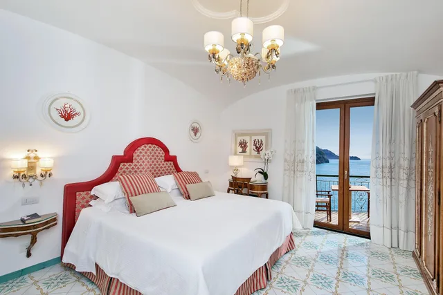غرفة ديلوكس بسرير مزدوج بإطلالة على البحر بشرفة، Villa Corallium 9/10