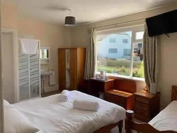 غرفة بسريرين منفصلين بإطلالة جزئية على البحر، Well Parc Hotel 1/1