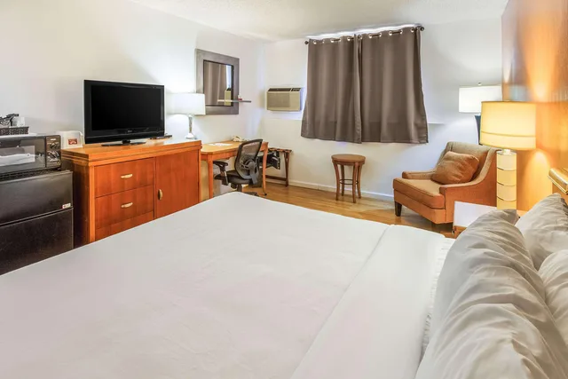 غرفة بسرير كينج، Econo Lodge Alliance 3/6