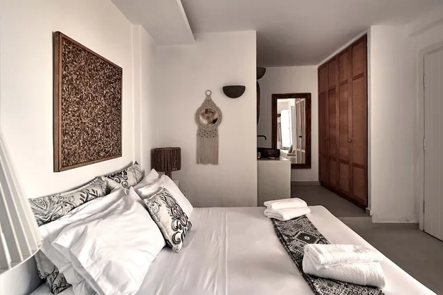 Cave, Deluxe, Queen Bed, Sea View, Outdoor Jetted Tub، Mythic Paros 3/5