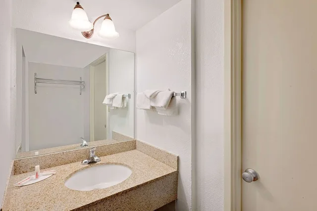 غرفة قياسية بسريرين كوين، Super 8 by Wyndham Plainview 6/6