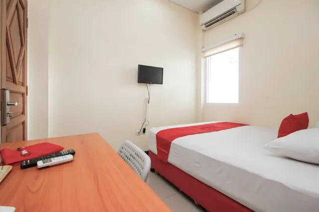 غرفة بسرير مزدوج، Reddoorz Plus Jalan Pemuda Jakarta 3/10