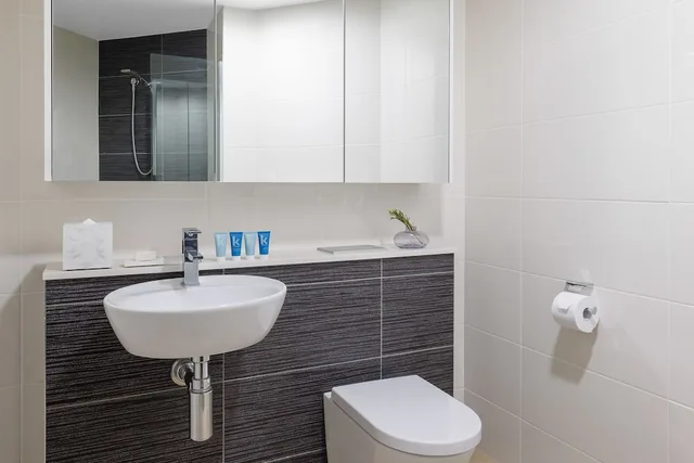 Altitude, 2 Bedrooms, Suite, 2 King Beds, Meriton Suites Herschel Street 3/3
