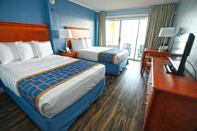 غرفة بسريرين مزدوجين بإطلالة جزئية على البحر، Days Inn by Wyndham Ocean City Oceanfront 1/4