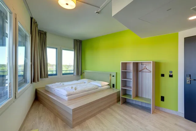 غرفة مفردة بسرير مزدوج، MEININGER Hotel Munich Olympiapark 1/1