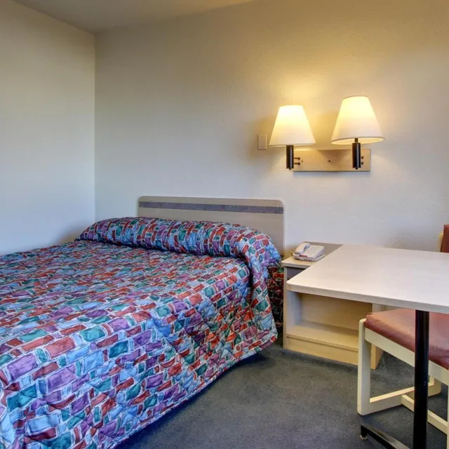 1 Queen Bed - Hearing Accessible Micfridge، Motel6 Owensboro, KY 6/10