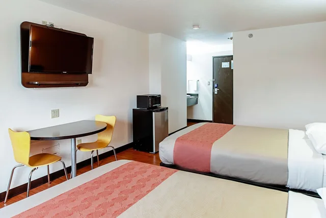 غرفة ديلوكس بسريرين مزدوجين بمطبخ، Motel6 Lebanon, IN 3/6