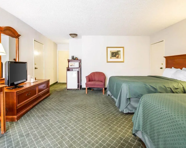 Standard, 2 Queen Beds, Quality Inn Tucson Downtown near Convention Center 2/3