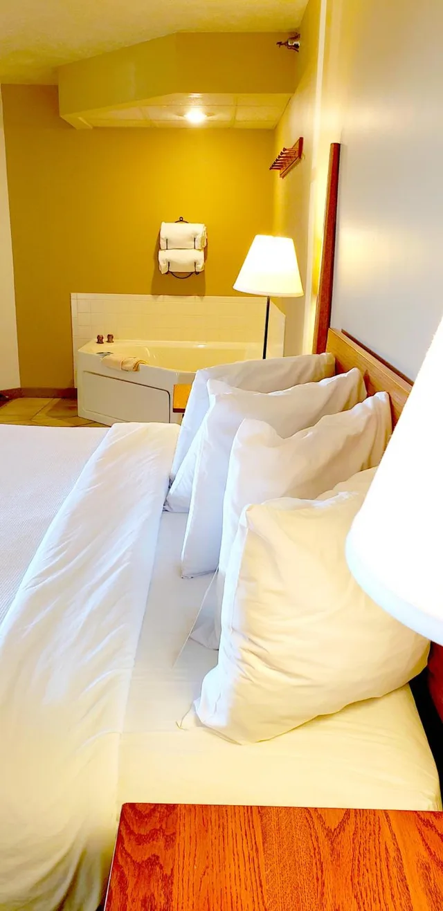 غرفة ديلوكس بسرير كينج في طابق منخفض، Berlin Heritage Inn 1/10