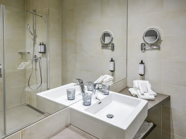 غرفة عائلية بسرير مزدوج مع أريكة، Mercure Geneva Airport 6/6