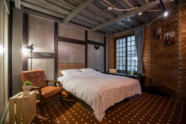 Standard, Double Bed, The Brick 2/2
