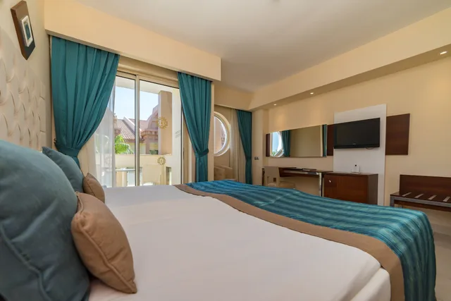 غرفة عائلية بسرير مزدوج وسريرين منفصلين، Kamelya Aishen K Club 2/4