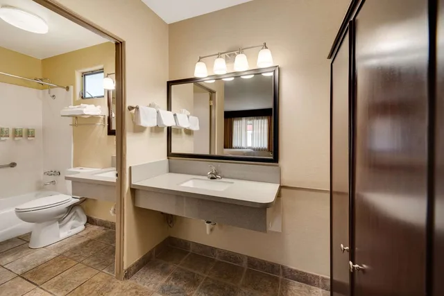 غرفة كبيرة بسريرين كوين، Best Western Frontier Motel 6/8