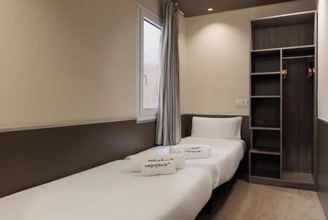 3 Bedrooms, Apartment, 1 Double and 4 Single Beds، Enjoybcn Miro Apartments 5/10