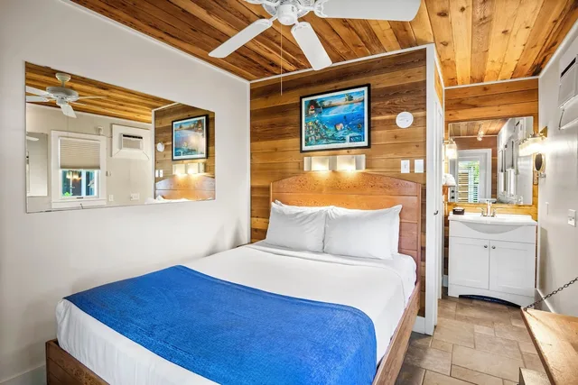 Island, Queen Bed، Eden House 1/10