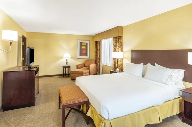 جناح بغرفة نوم واحدة بمنطقة جلوس، Holiday Inn Express Nogales 1/3