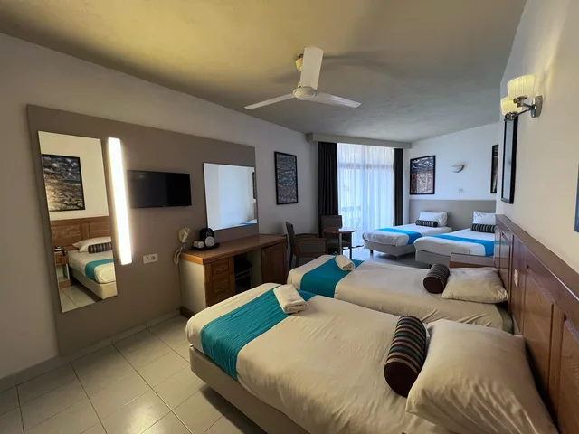 غرفة قياسية رباعية، Canifor Hotel 2/6