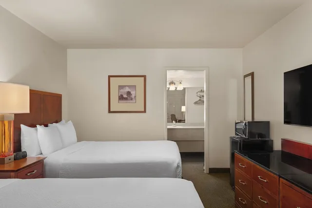 غرفة بسريرين كوين لغير المدخنين، Historic Coronado Motor Hotel by OYO 1/10