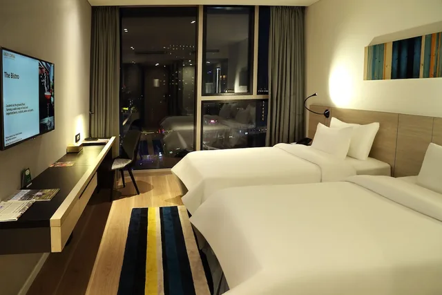Premier, Queen Bed, City View, Liberty Central Saigon Citypoint 1/4