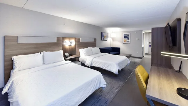 suite, 2 queen beds, Holiday Inn Express Hotel Suites Waterloo St Jacobs 2/10