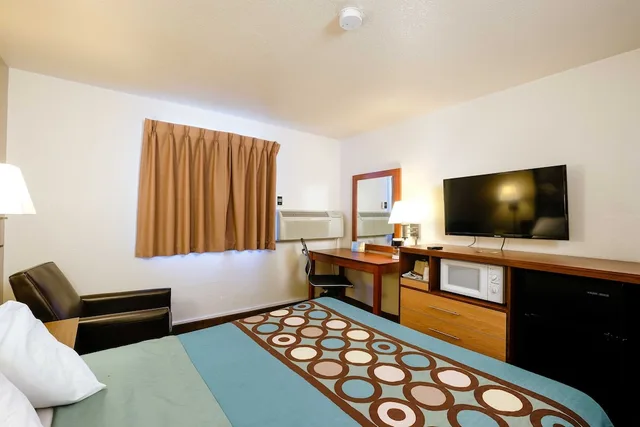 Room, Queen Bed, Bathtub, Accessible, Super 8 By Wyndham Las Cruces/White Sands Area 3/6