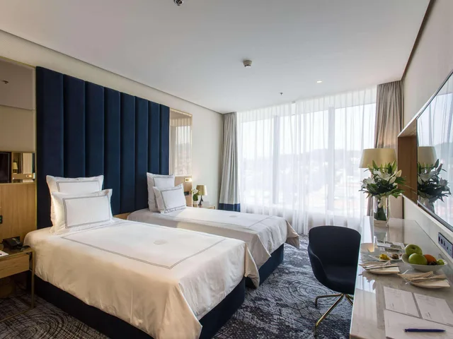 Classic, King Bed, Swissotel Sarajevo 3/4