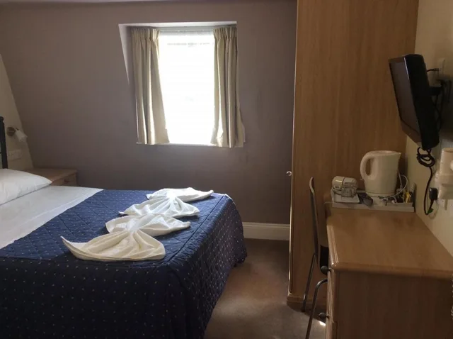 Room, Double Bed, Private Bathroom, Central Hotel 3/10