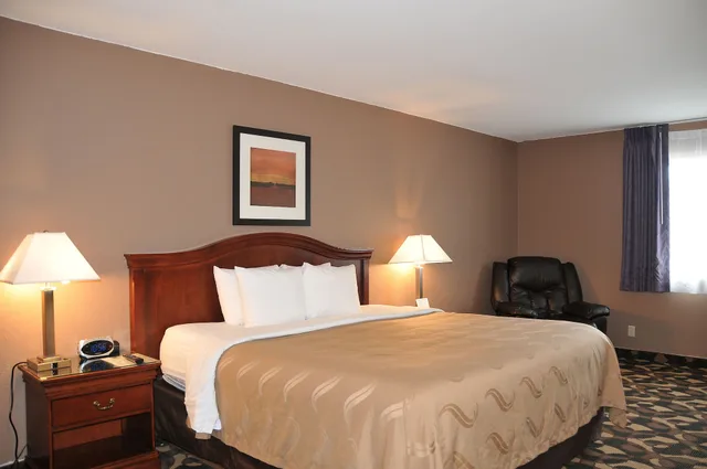 غرفة قياسية بسرير كينج، Quality Inn Paradise Creek 4/7