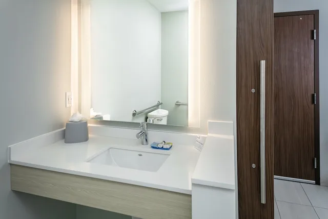 جناح استوديو بسرير كينج لذوي الإعاقة، Holiday Inn Express & Suites Bend South 1/2