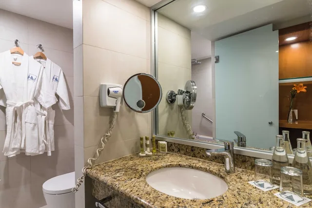 غرفة ثلاثية بسريرين مزدوجين، Eurostars Zona Rosa Suites 5/7