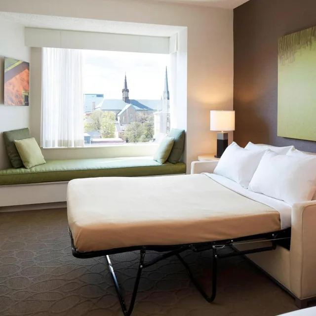 Studio, Suite, King Bed, Water View, Sofa, Kitchenette، Delta Hotels By Marriott Prince Edward 1/5