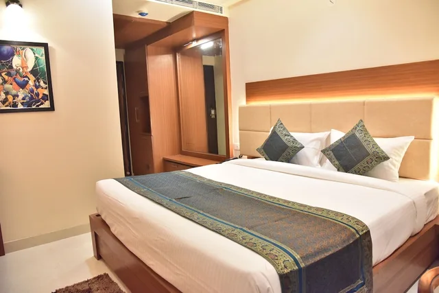 غرفة ديلوكس بسرير مزدوج، Hotel R K Grand 1/8