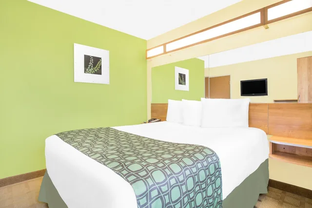 جناح استوديو بسرير كوين مع أريكة، Microtel Inn Suites By Wyndham Tuscumbia Muscle Shoals 2/10