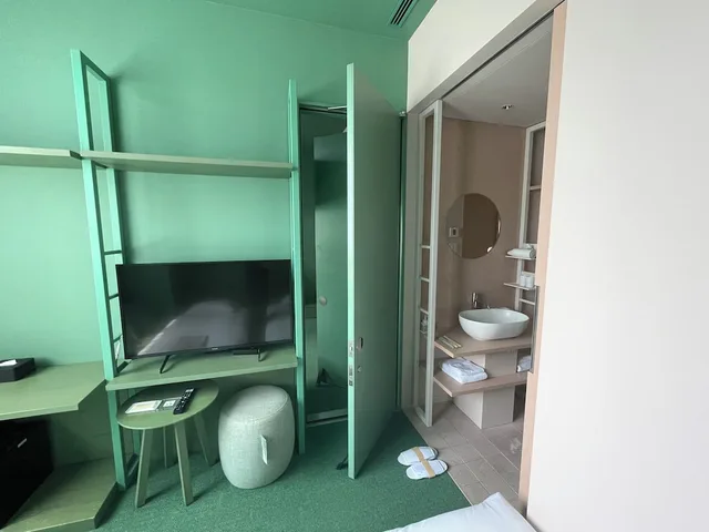 Connecting, Green, 4 Beds, Sofa، Toggle Hotel Suidobashi TOKYO 7/8