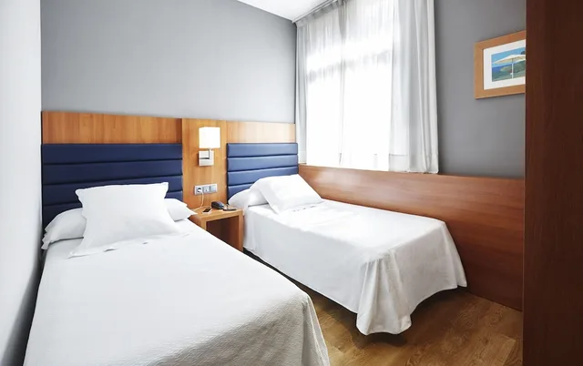 Economy, Twin Beds, Barcelona Century Hotel 1/4