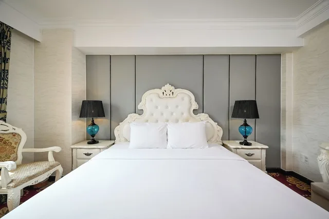 غرفة بريميوم بسرير كينج، California Saigon Hotel & Rooftop Pool 5/6