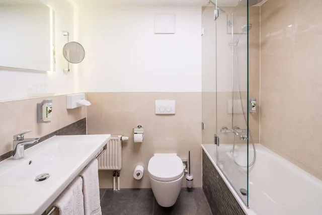 Comfort, Double Bed, Bathtub, Best Western Hotel Erfurt-Apfelstaedt 2/2