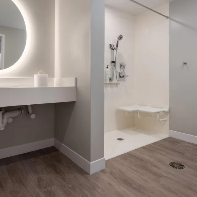 جناح استوديو بسرير كينج مع أريكة لذوي الإعاقة، TownePlace Suites by Marriott Eugene 6/8