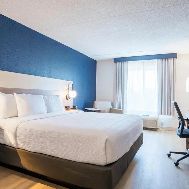 غرفة قياسية بسرير كينج، La Quinta Inn & Suites by Wyndham Danbury 5/10
