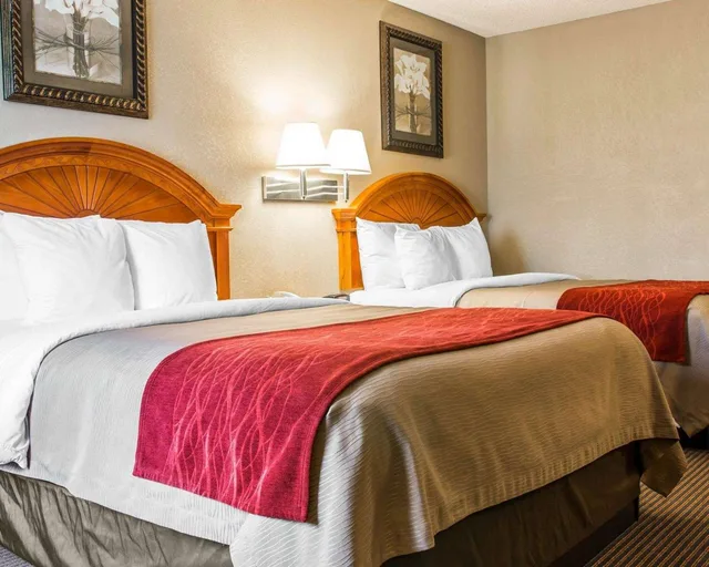 غرفة بسريرين كوين، Baymont by Wyndham Flint Airport North 3/3