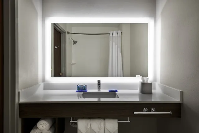 Standard, 2 Queen Beds, Extra Floor Space، Holiday Inn Express And Suites Charlotte Airport Belmont An Ihg Hotel 3/3