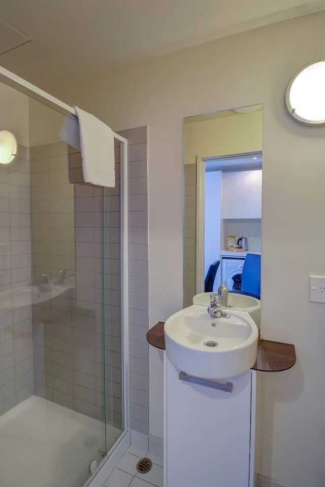 استوديو ديلوكس بسرير كوين، The Quadrant Hotel and Suites 4/4