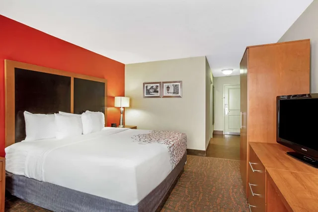 غرفة بسرير كينج لذوي الإعاقة، La Quinta Inn Williamsburg Historic Area 1/6