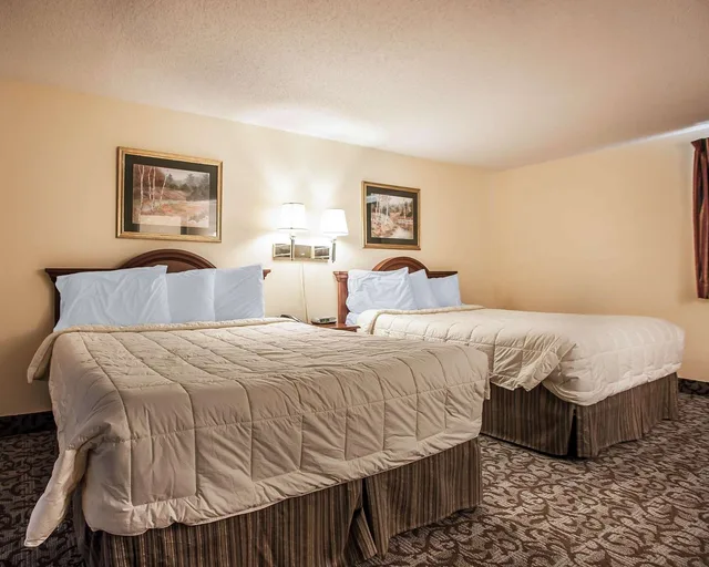 جناح بسريرين كوين، Econo Lodge Newton, NJ 2/2