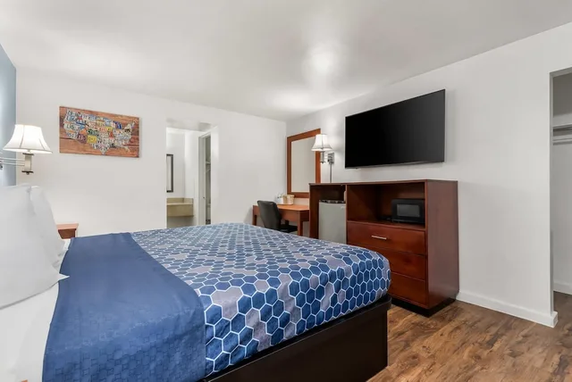 غرفة قياسية بسرير كينج، Econo Lodge Palmyra - Hershey 2/7